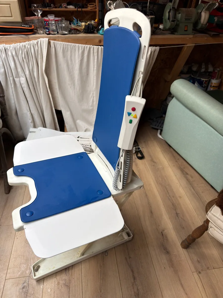 Bath lift and shower chair - Image 1
