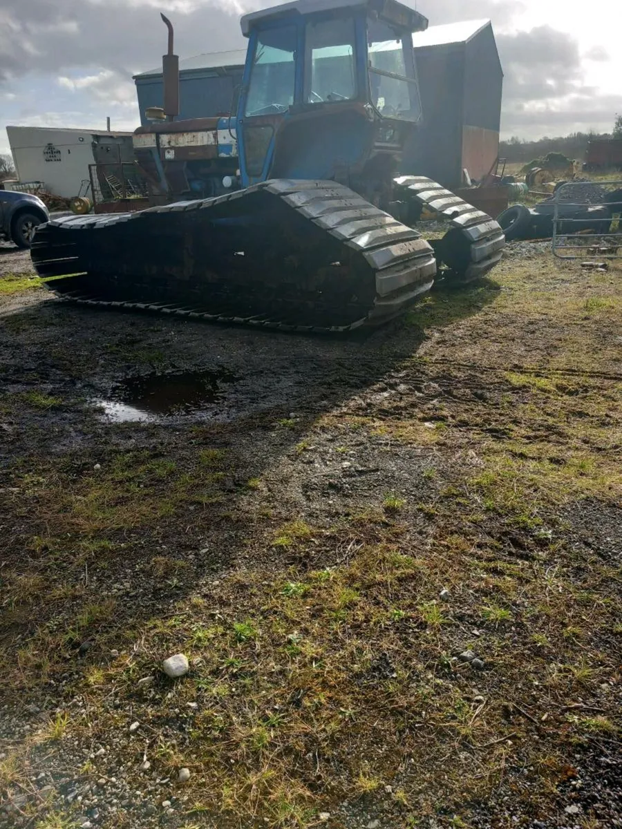 Tractors on tracks. - Image 4