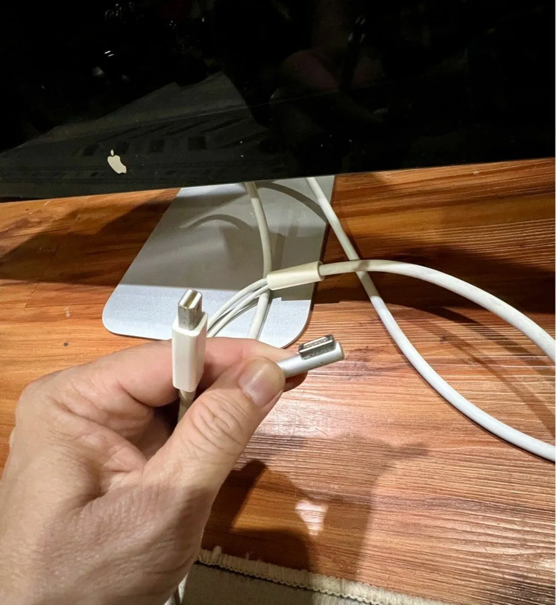 Apple Thunderbolt Display Monitor – 27” – €100 - Image 3