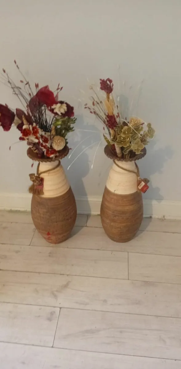 Flower vases - Image 1