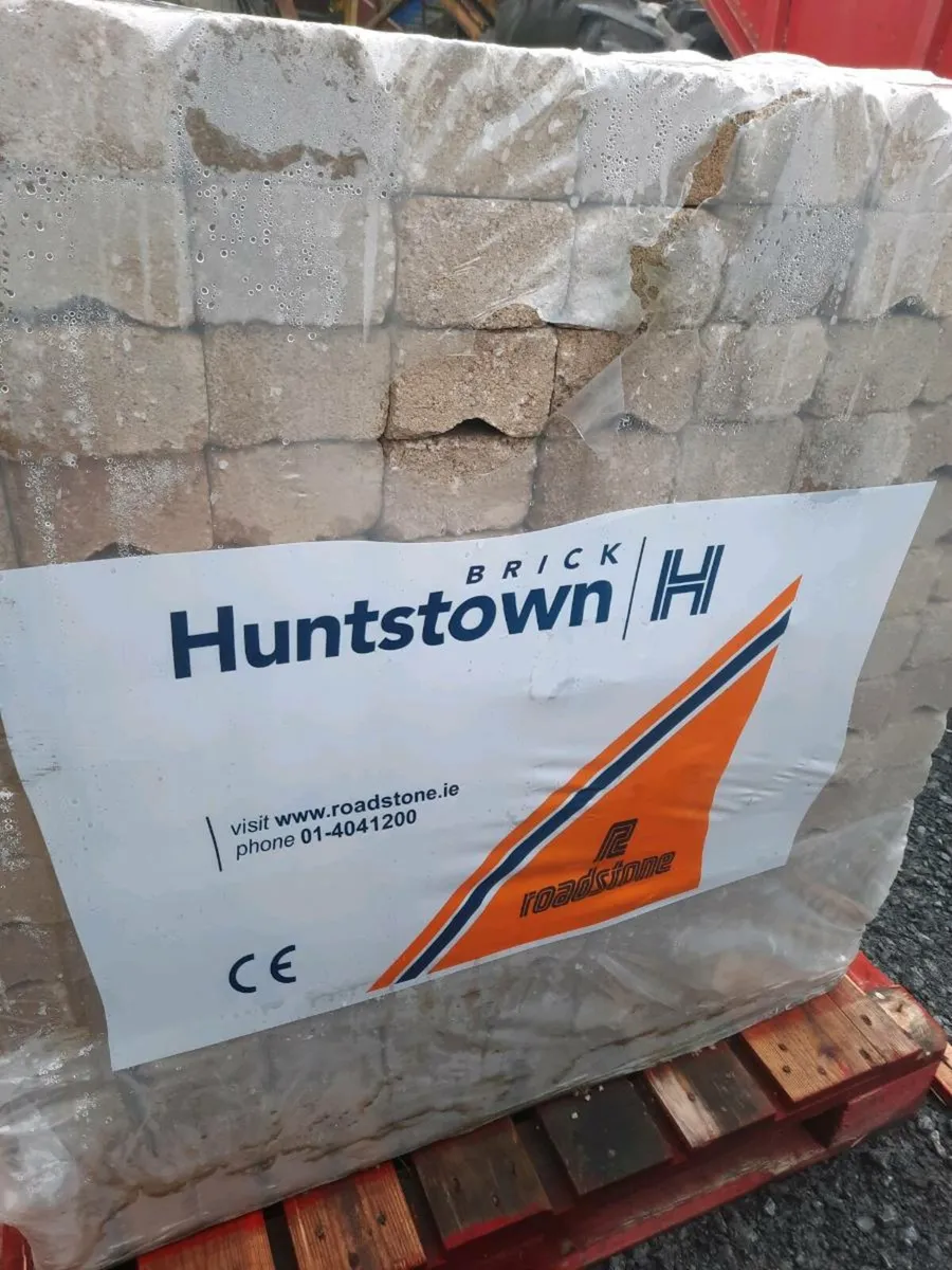 Roadstone multi golden building bricks - Image 1