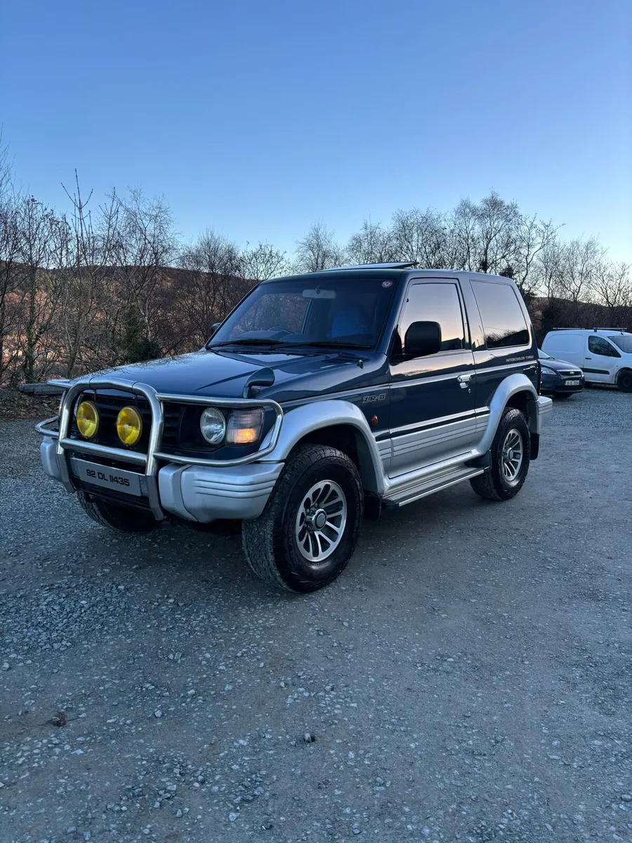 Mitsubishi Pajero 2.5TD Manual low km - Image 1