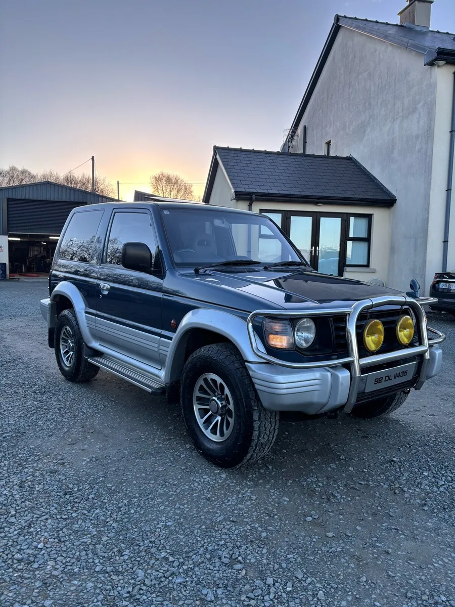 Mitsubishi Pajero 2.5TD Manual low km - Image 2