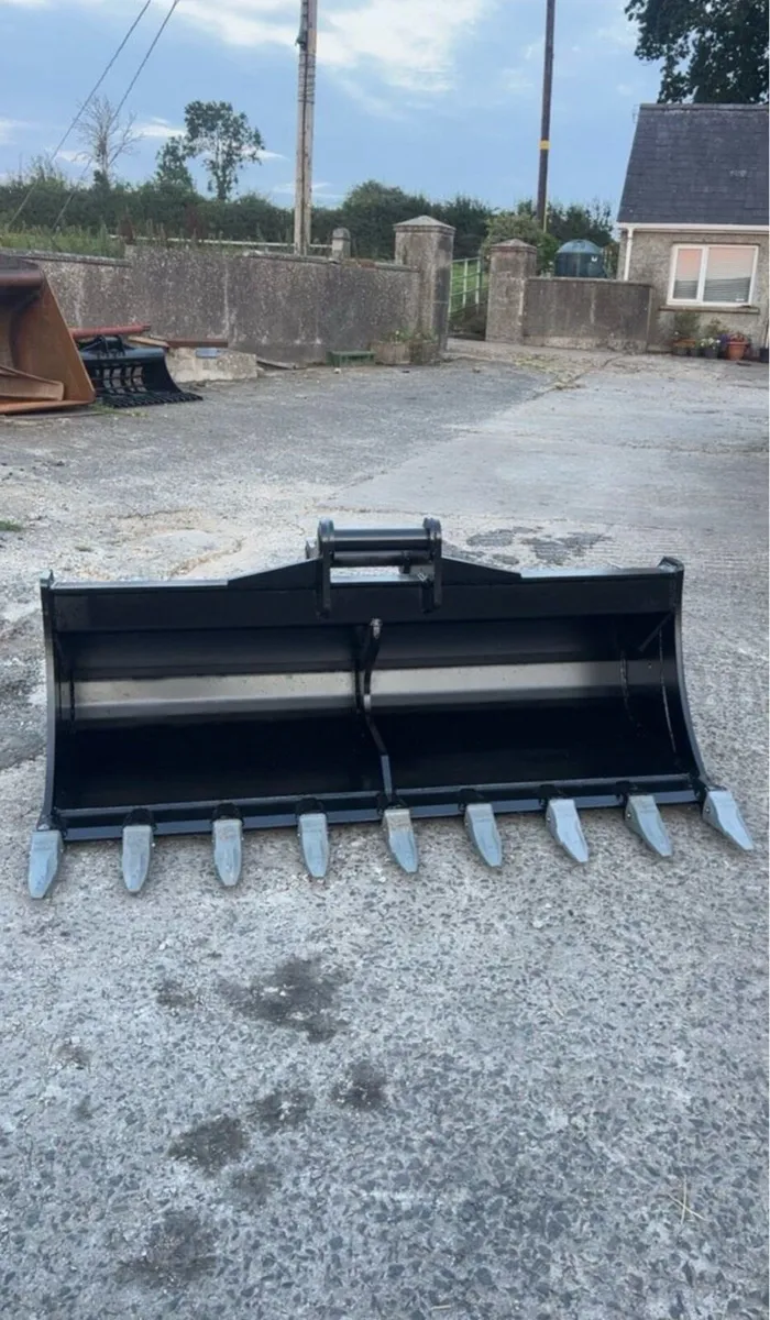 DIGGER BUCKETS & ATTACHMENTS - Image 2