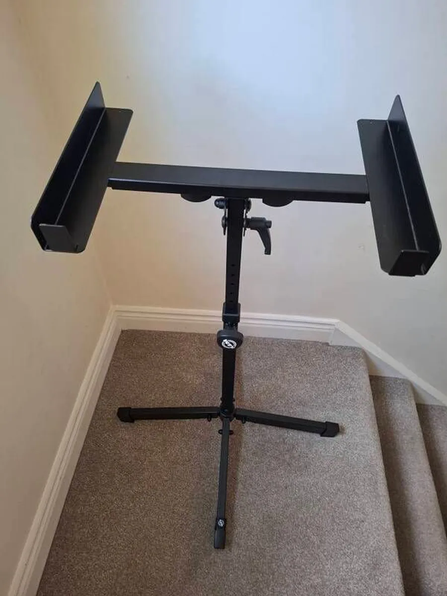 K&M mixing desk stand - Image 1