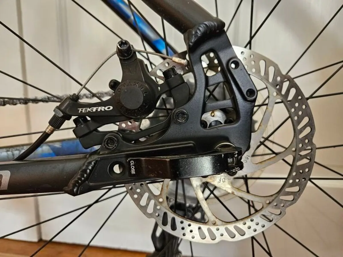 Carrera Crossfire 2 Mens Hybrid Bike - Image 4