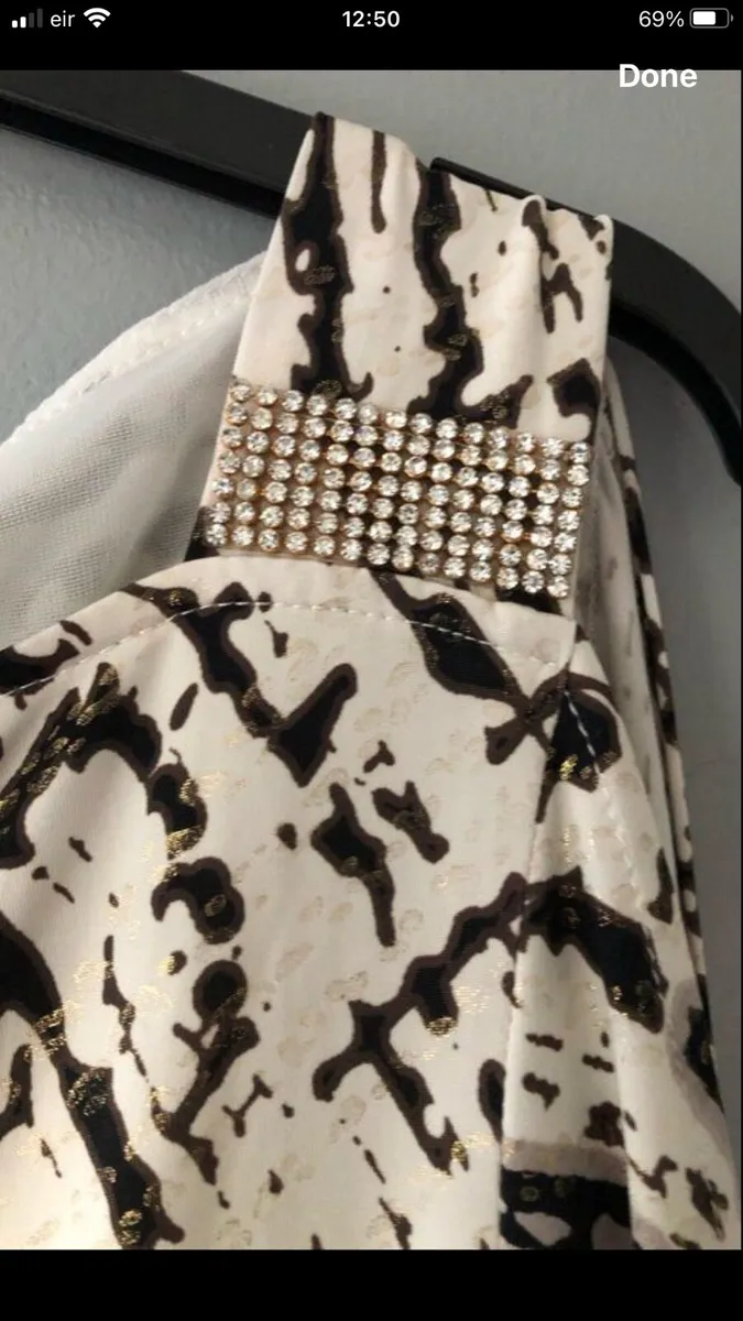 Ladies designer top size 12 €15 - Image 2