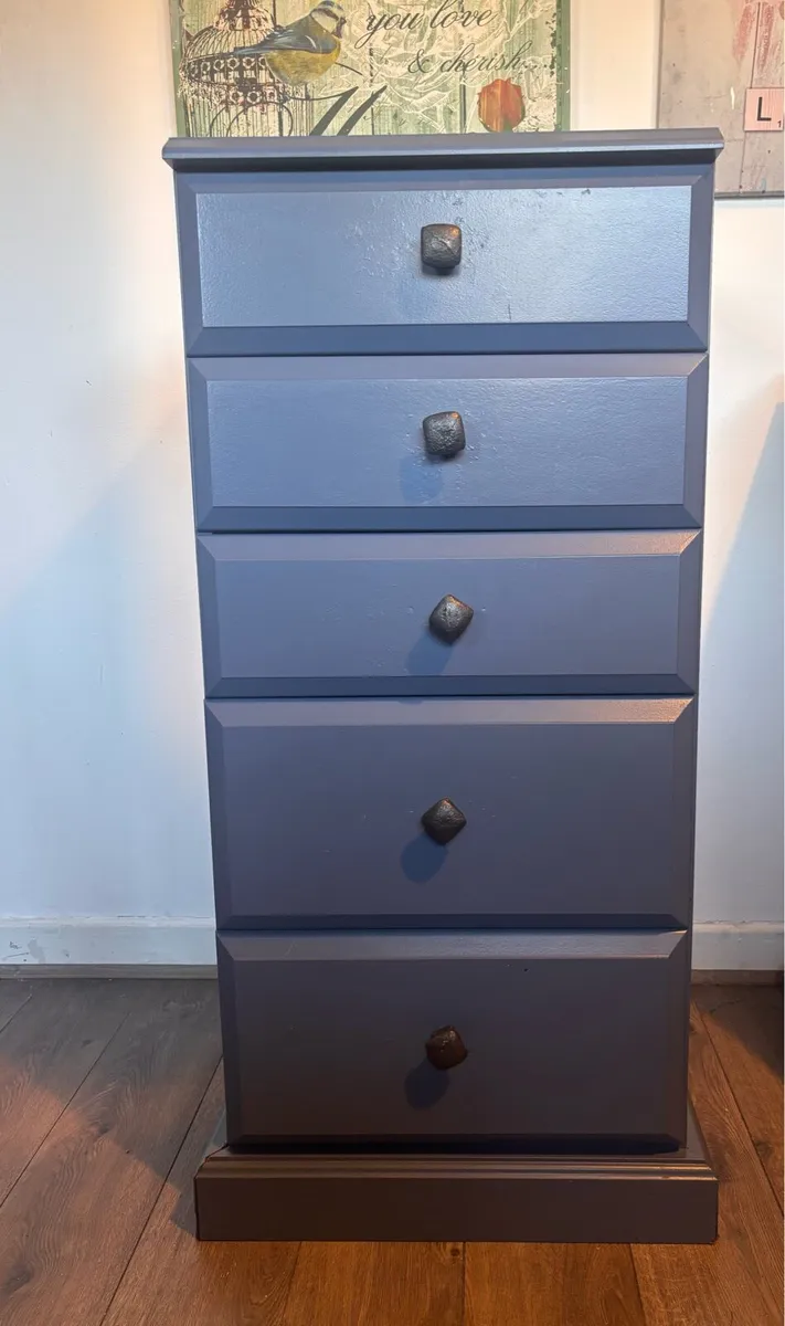 Grey chest of drawers