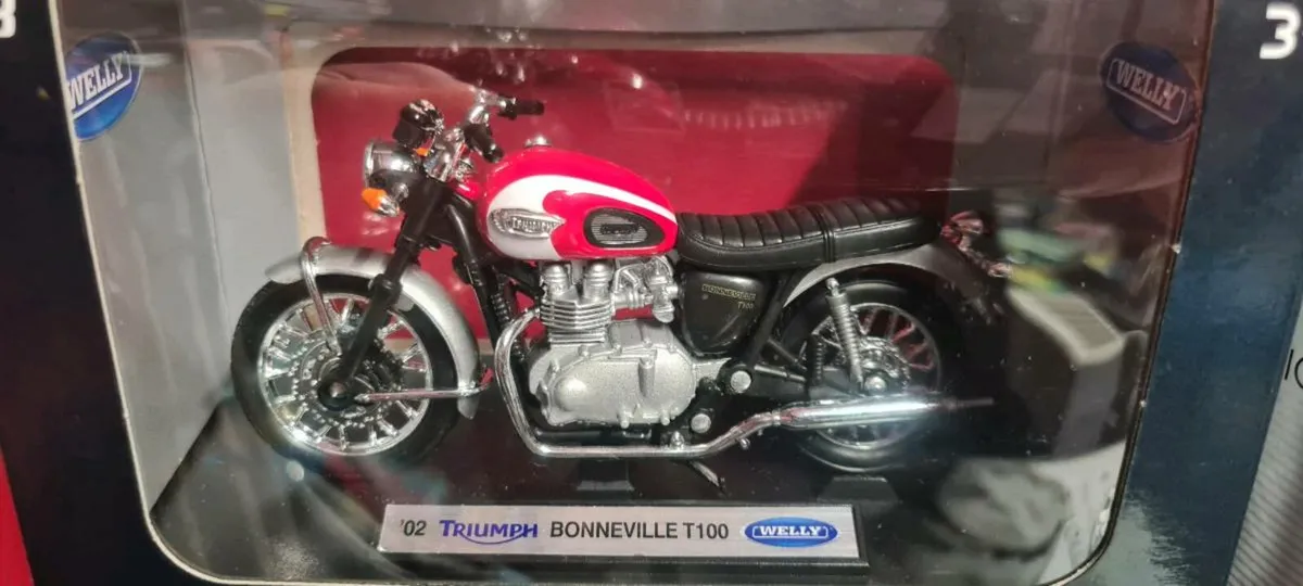 Triumph and ducati motorcycle models x 8 - Image 2