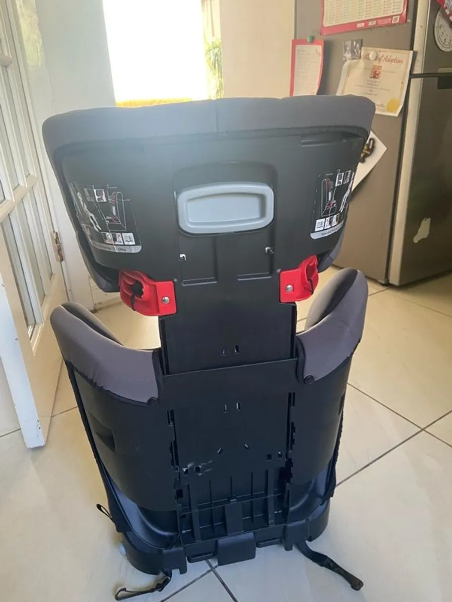 Joie child car seat - Image 3