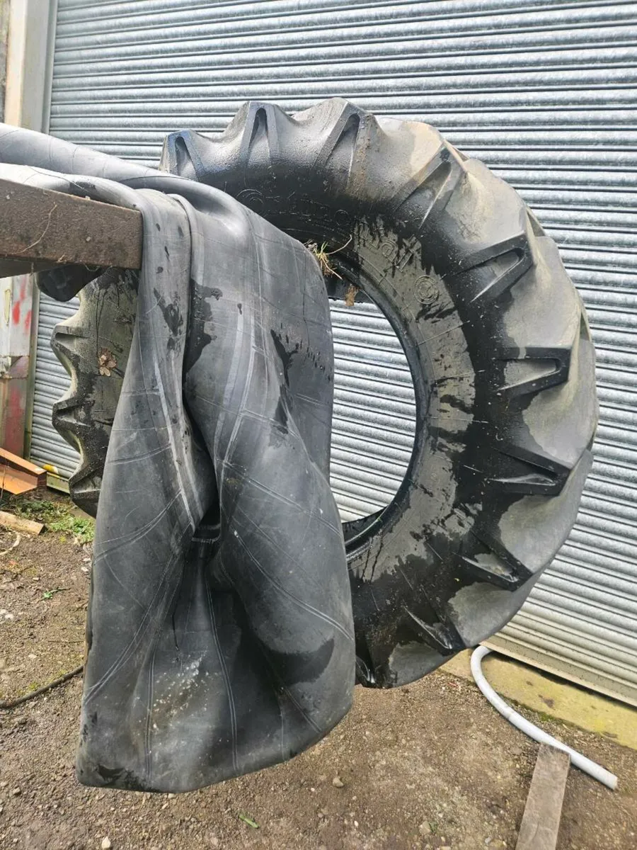 18.4 x 30 tyres and tube - Image 2