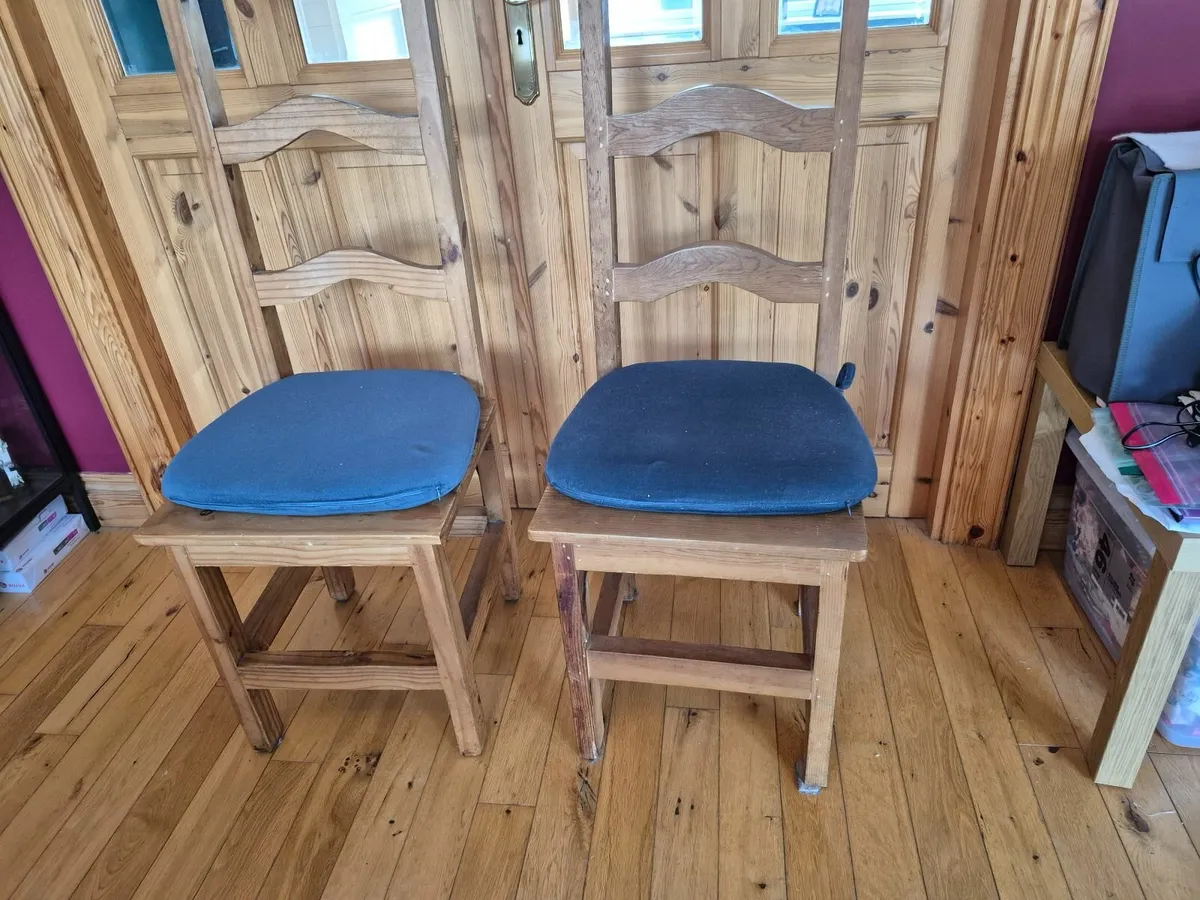 RUSTIC LARGE MEXICAN PINE TABLE & 6 CHAIRS - Image 2