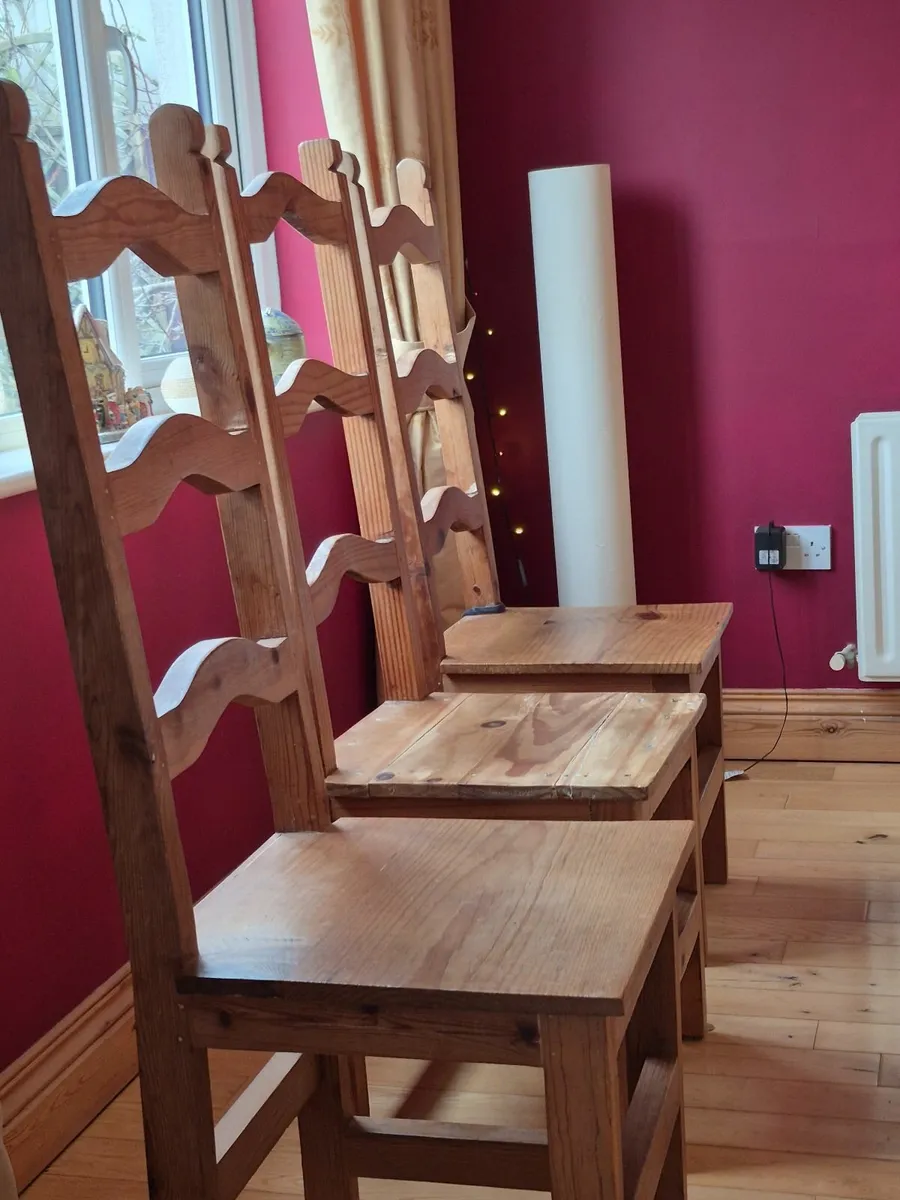 RUSTIC LARGE MEXICAN PINE TABLE & 6 CHAIRS - Image 4