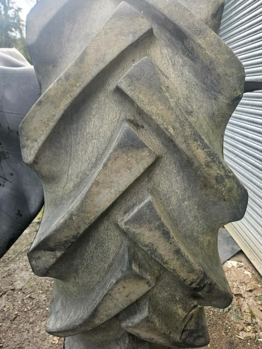 18.4 x 30 tyres and tube - Image 1