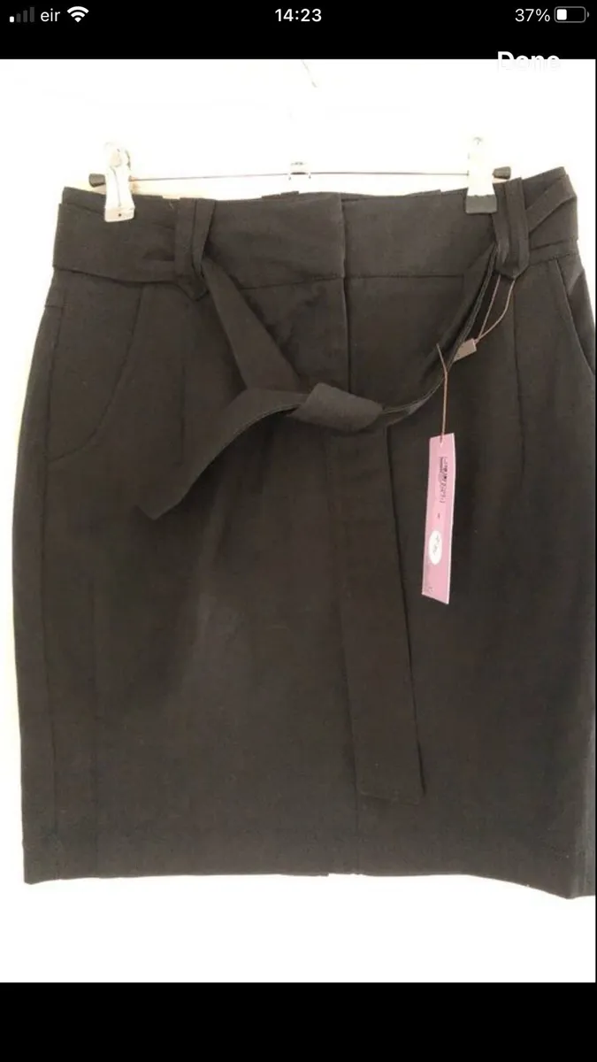 Ladies BNWT M&S skirt size 8 €20 - Image 1