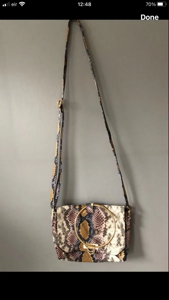 Ladies stunning bag €5 - Image 1