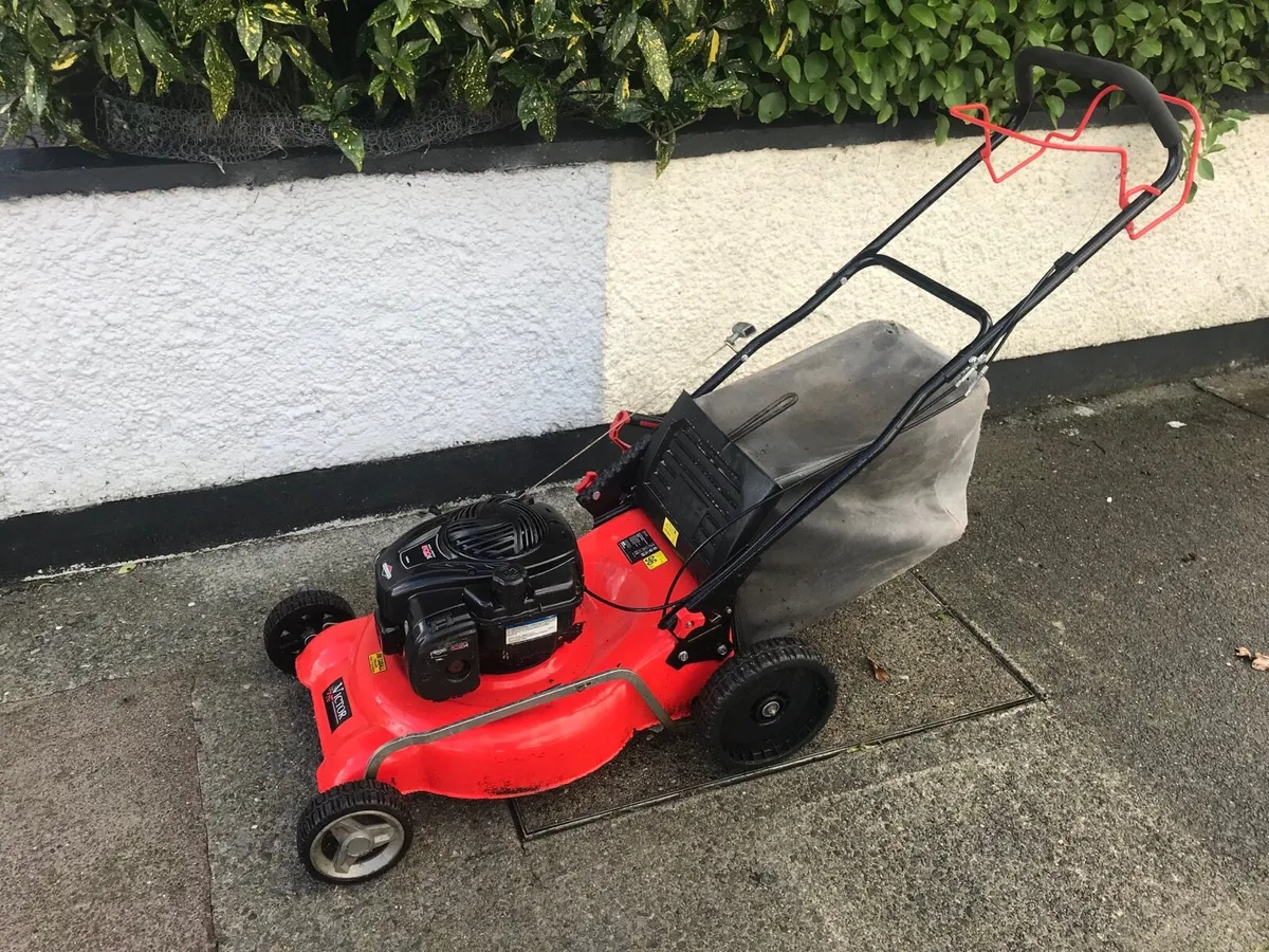 Briggs and stration Self drive lawnmower - Image 2