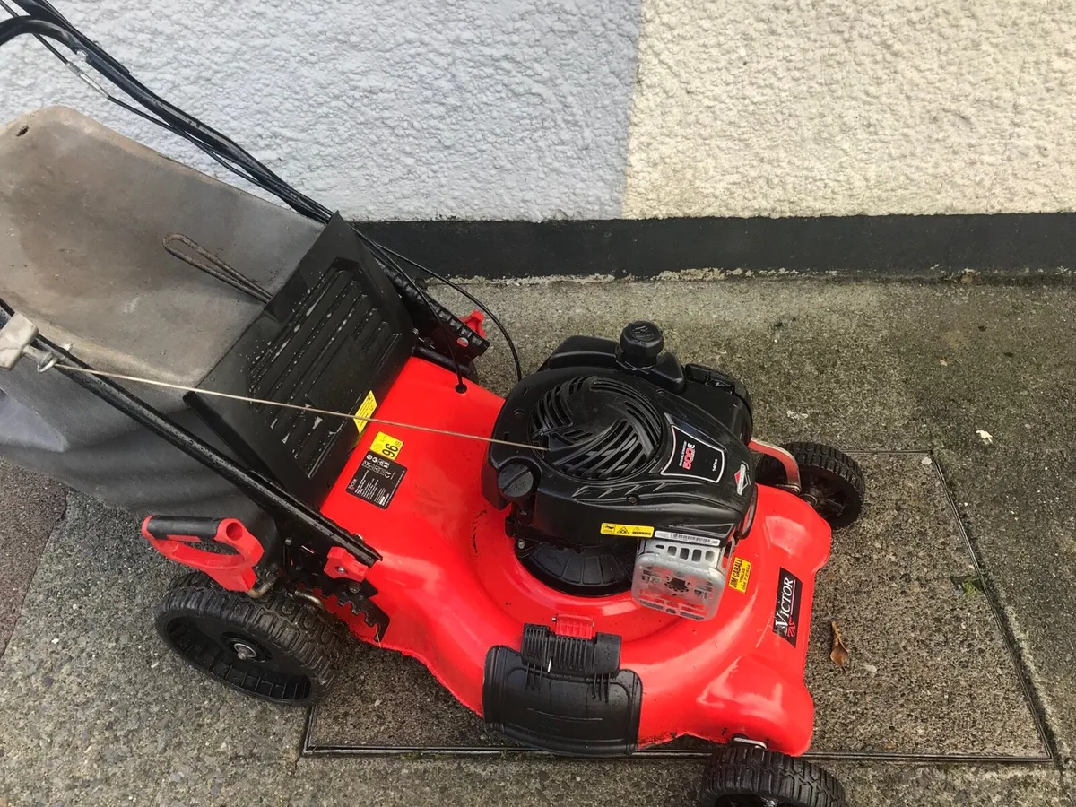 Briggs and stration Self drive lawnmower - Image 1