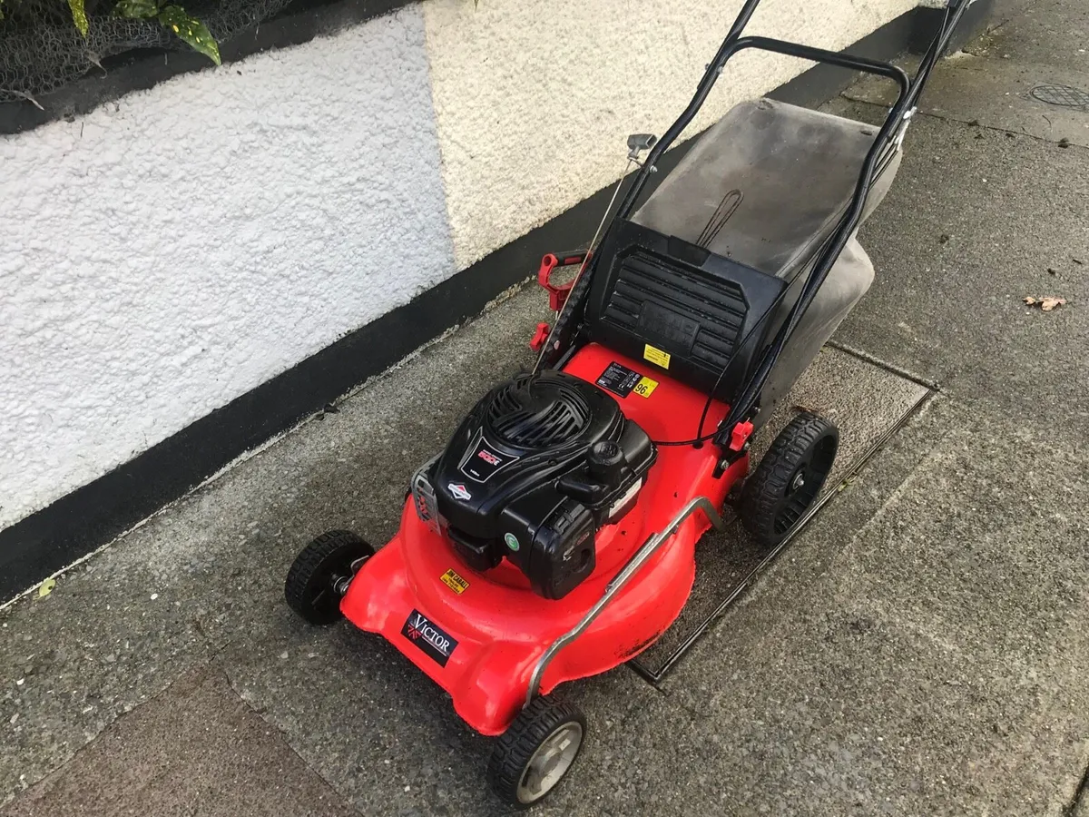 Briggs and stration Self drive lawnmower - Image 4