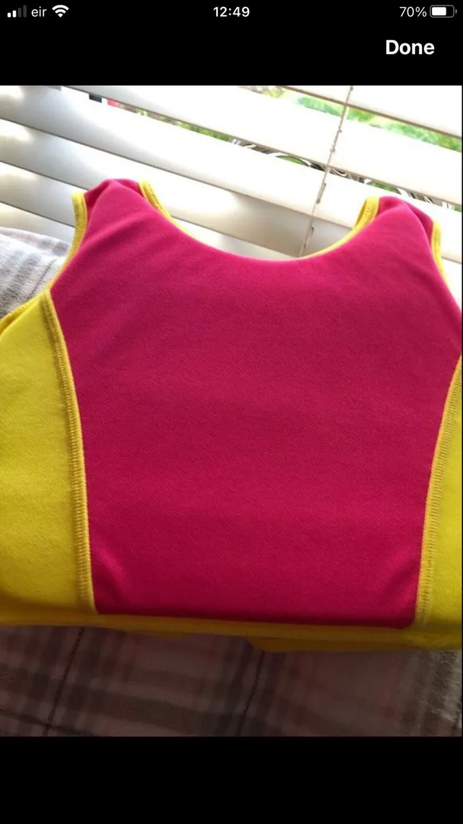Girls life jacket age 2/3 €10 - Image 2