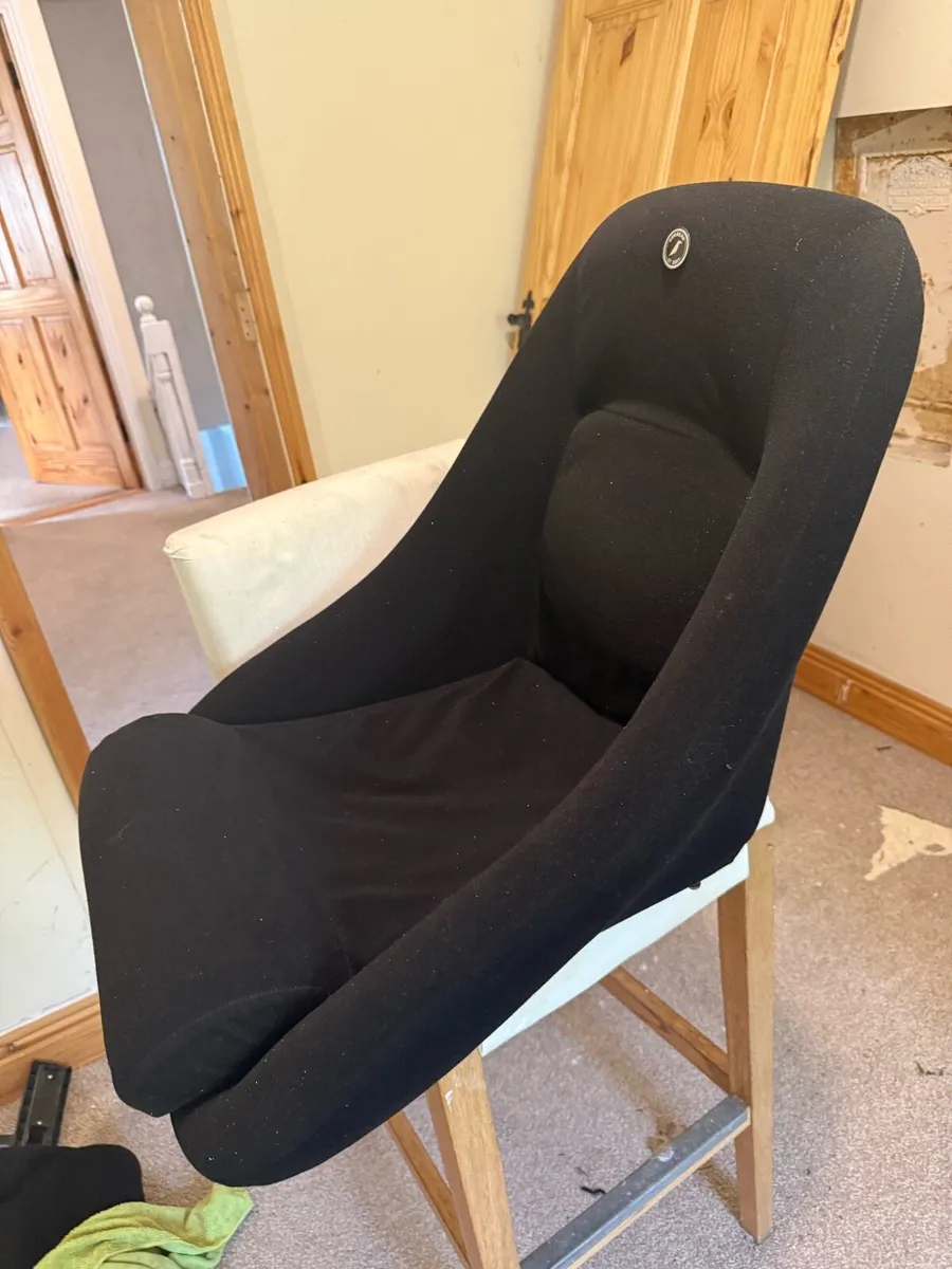 Genuine corbeau bucket seats - Image 2