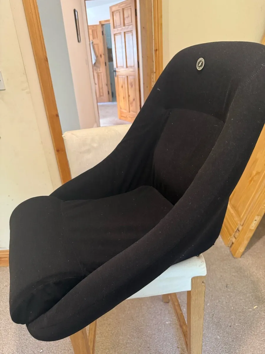 Genuine corbeau bucket seats - Image 3