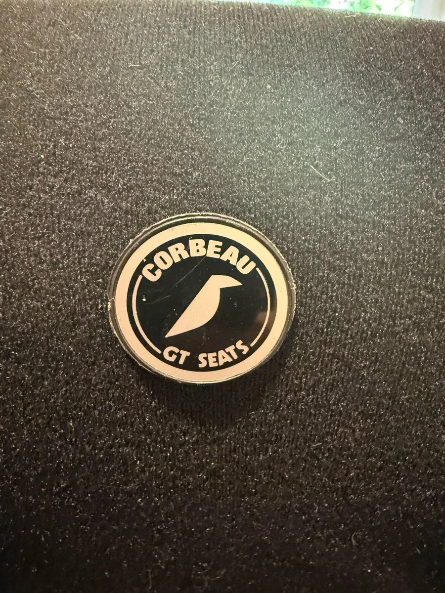 Genuine corbeau bucket seats - Image 4