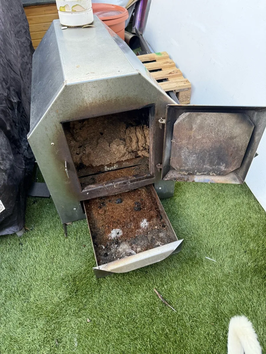 Log burner - water heater - Image 1