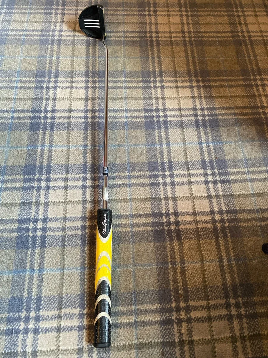 Macgregor V-feel model three left handed putter - Image 1