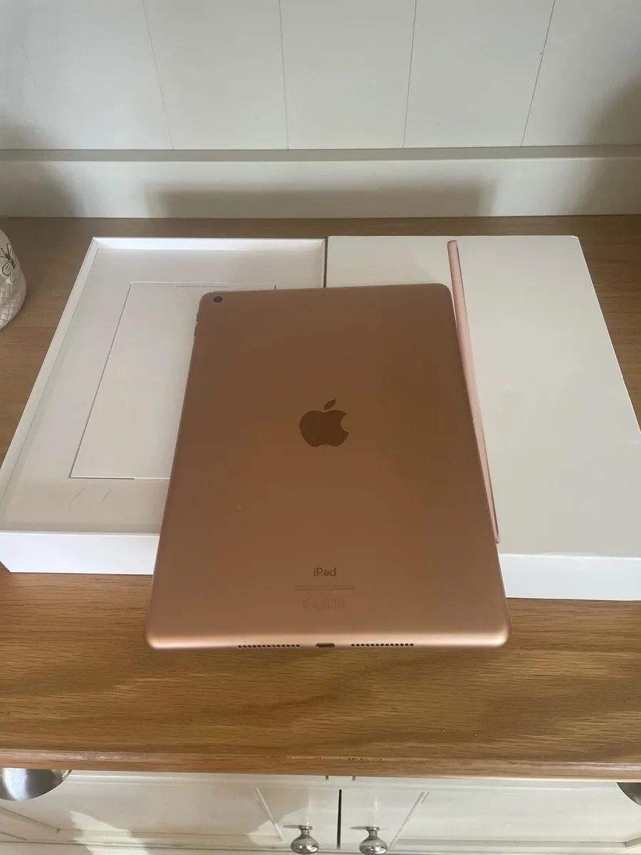 Boxed * Apple ipad 8th Gen Rose gold 32Gb - Image 2
