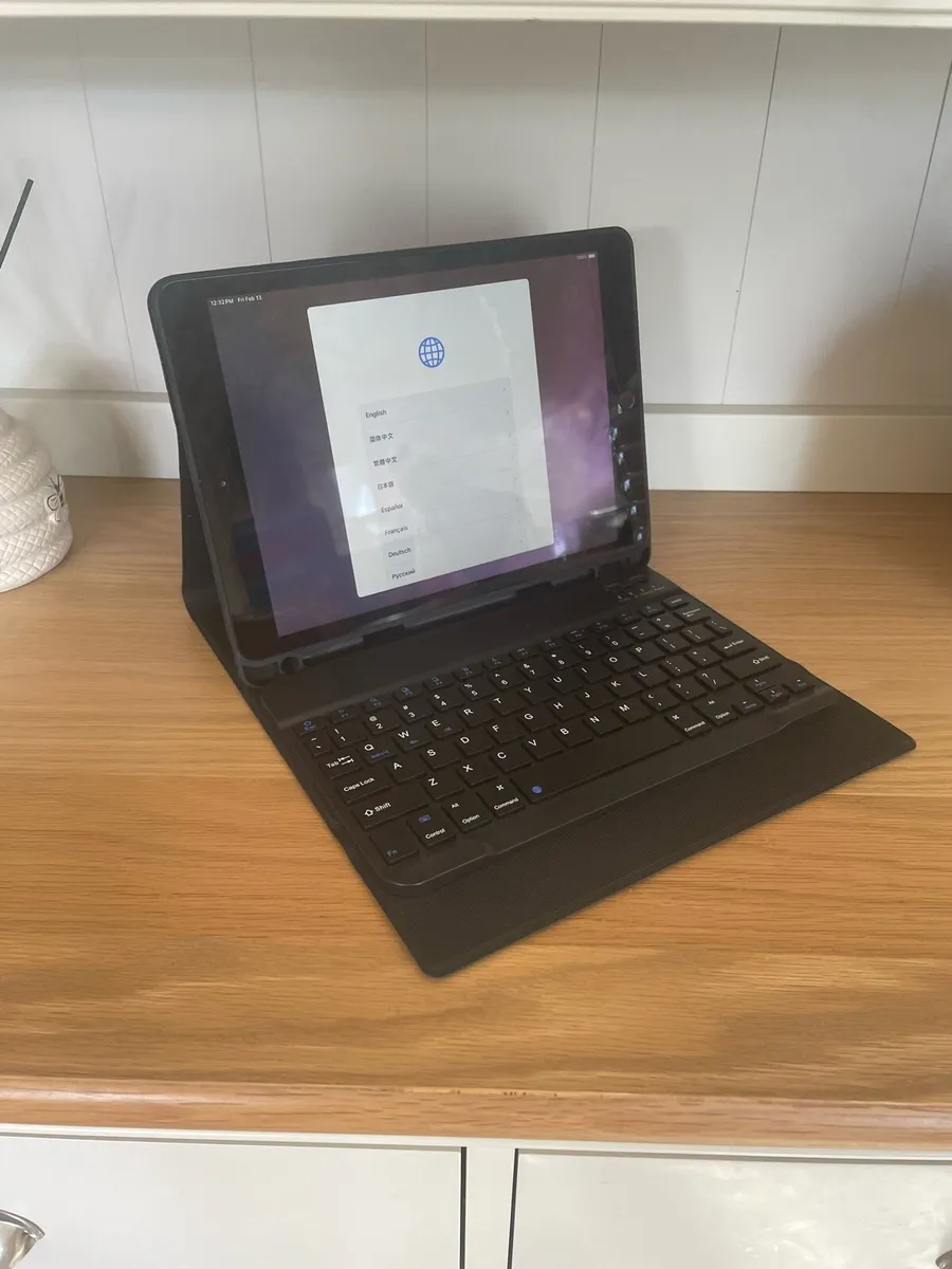 Boxed * Apple ipad 8th Gen Rose gold 32Gb - Image 4