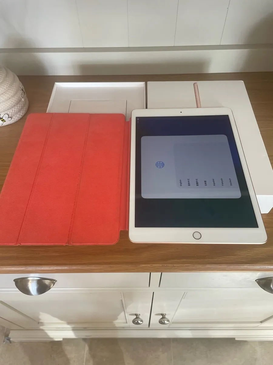 Boxed * Apple ipad 8th Gen Rose gold 32Gb - Image 1