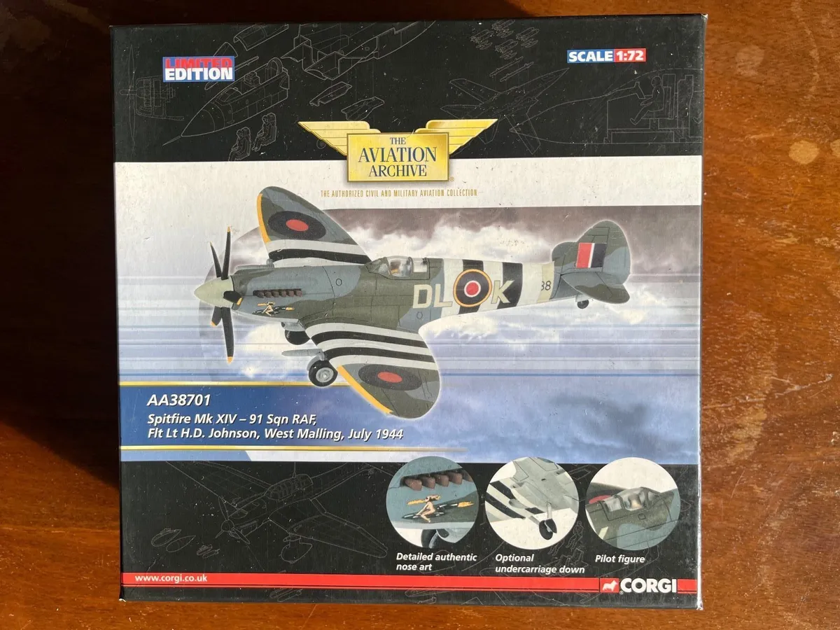 Model aircraft - Image 1