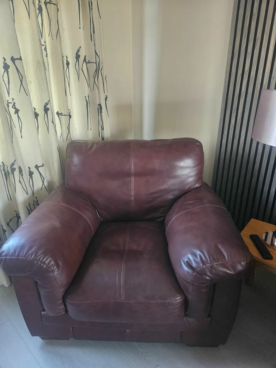 Two seater sofa and two armchairs - Image 2