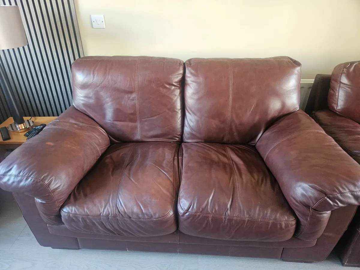 Two seater sofa and two armchairs - Image 4