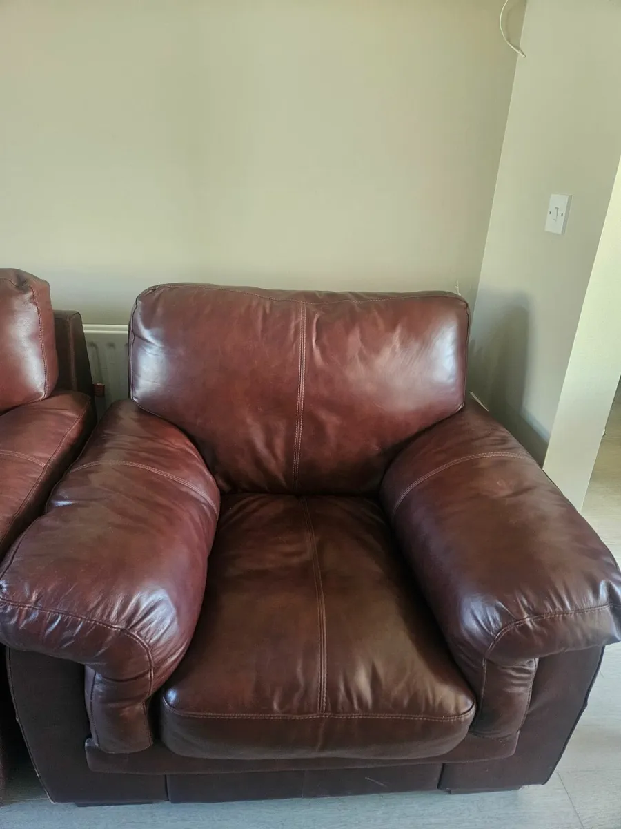 Two seater sofa and two armchairs - Image 3