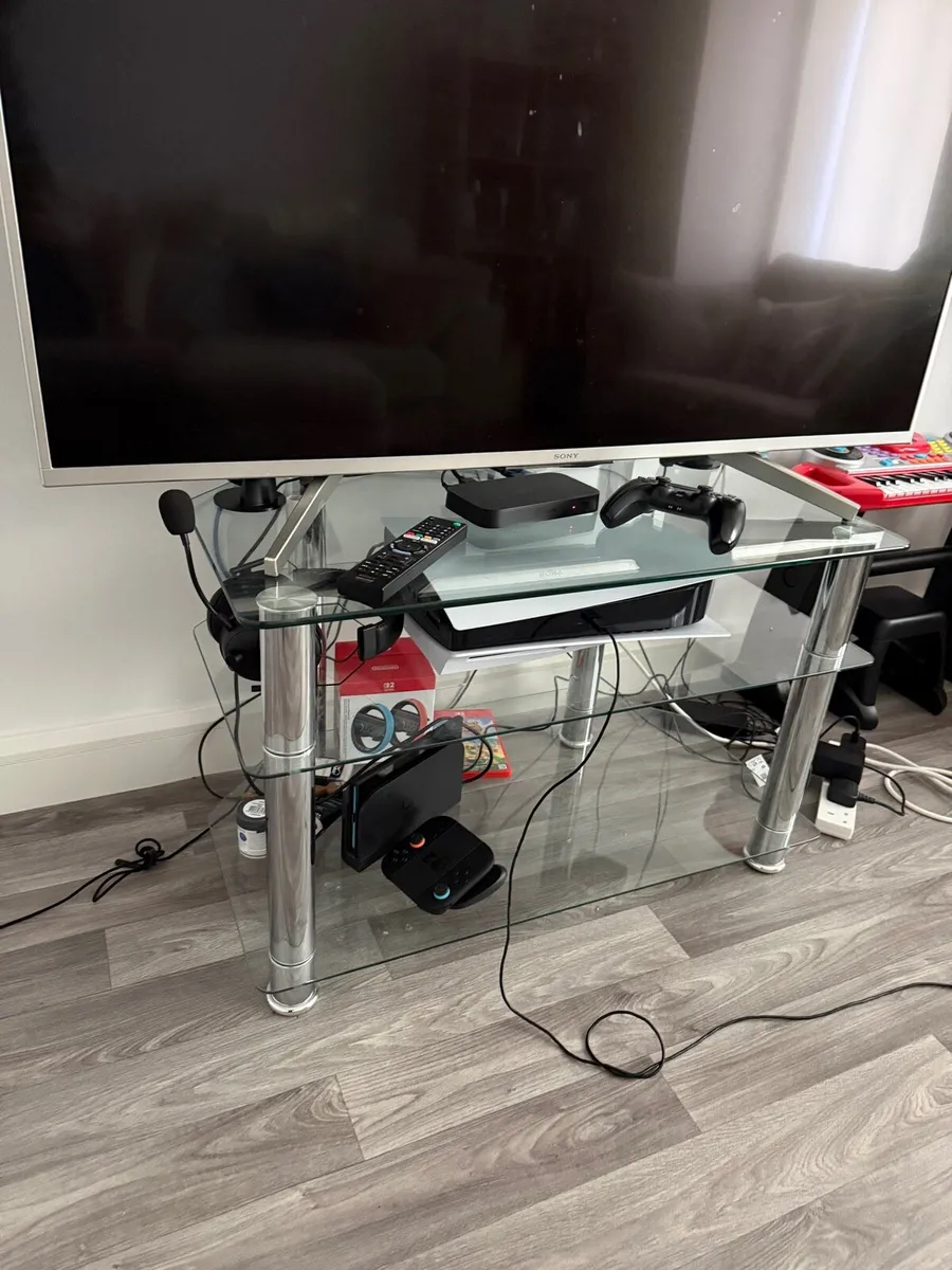 Glass TV unit - Image 1