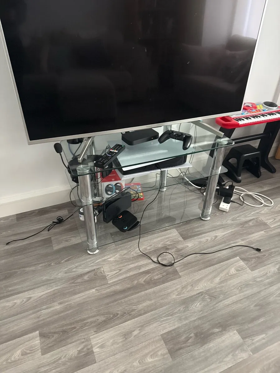 Glass TV unit - Image 2