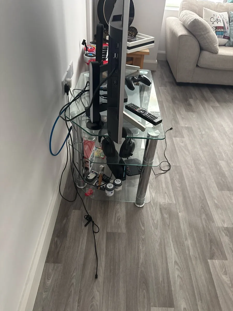 Glass TV unit - Image 3