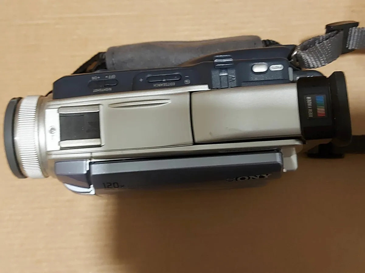 SONY Digital Video Camera Recorder Model DCR-TRV38 - Image 3