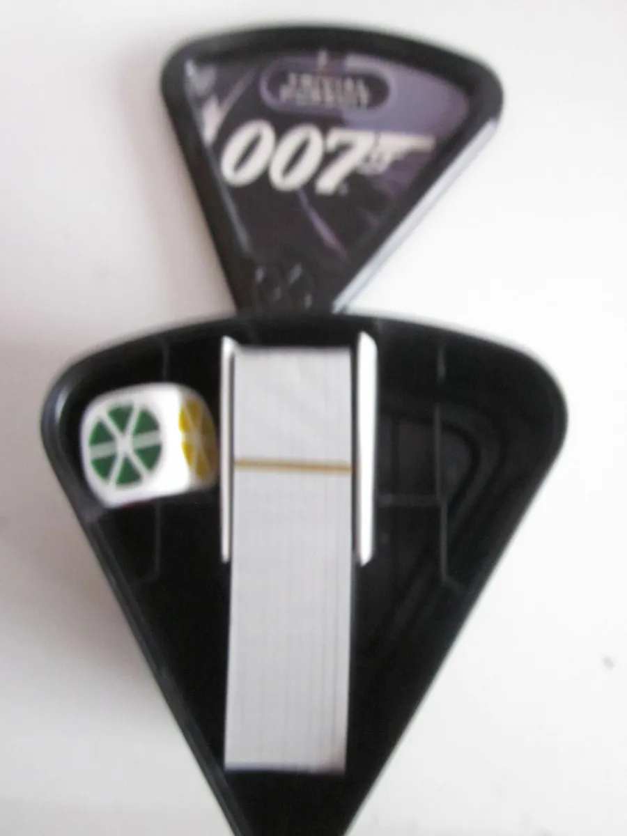 New Trivial Pursuit Hasbro James Bond 007 Edition - Image 3