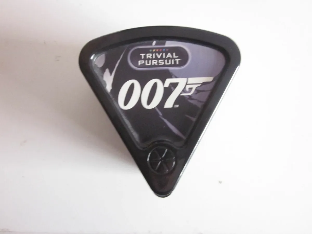 New Trivial Pursuit Hasbro James Bond 007 Edition - Image 1