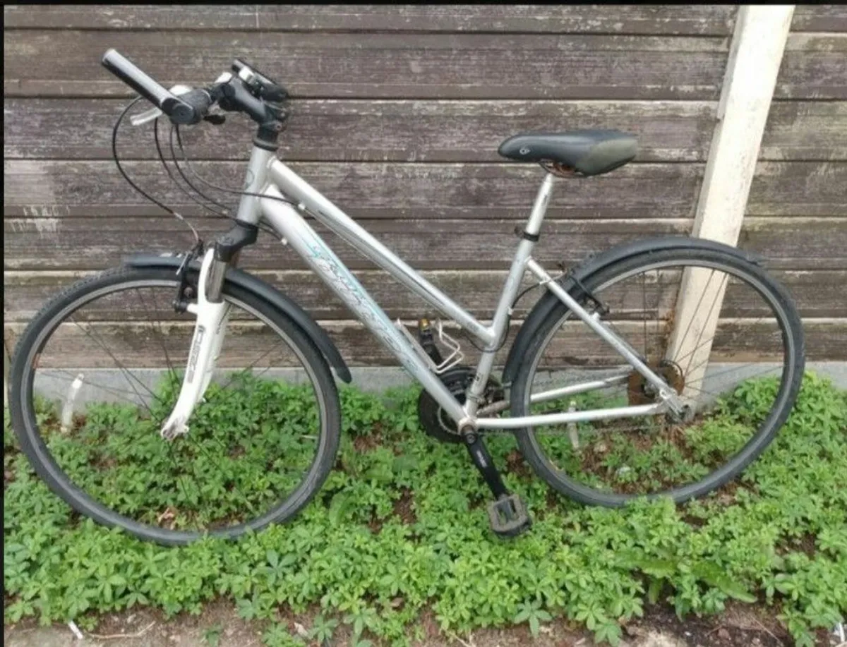 Claud Butler Explorer 400 Hybrid ladies bike - Image 1