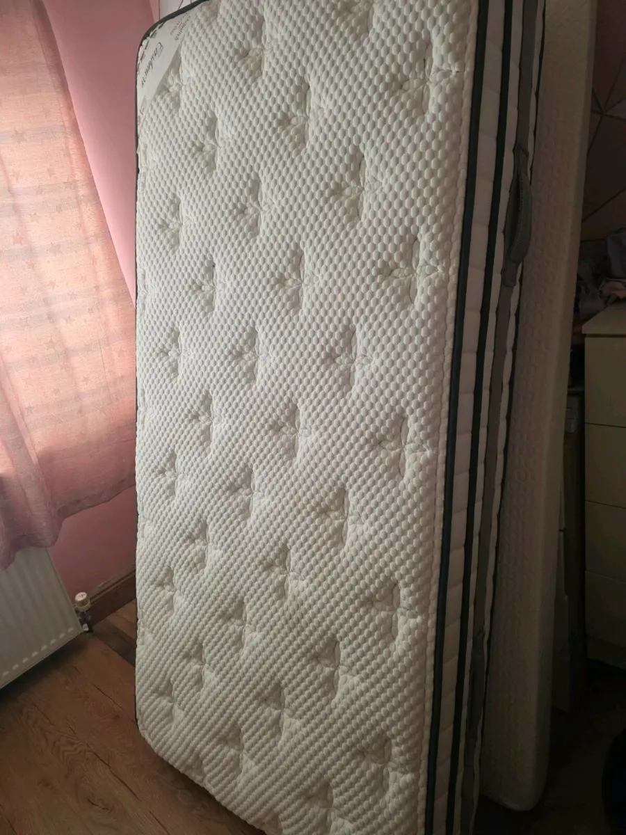 CASHMERE  Single mattress used for 1 month . - Image 1