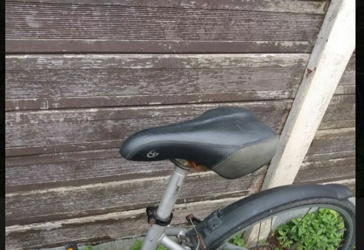 Claud Butler Explorer 400 Hybrid ladies bike - Image 3