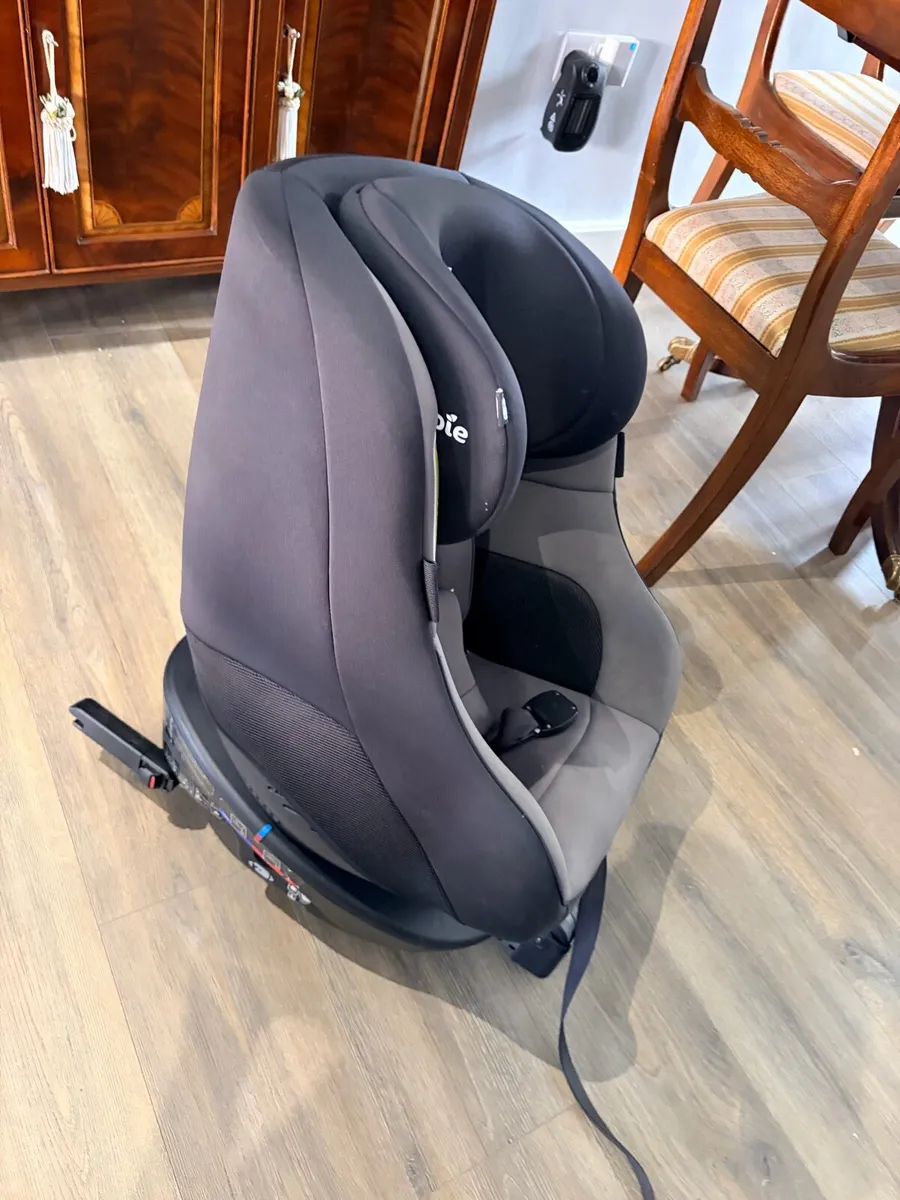 Joie I-spin 360 swivel car seat - Image 2