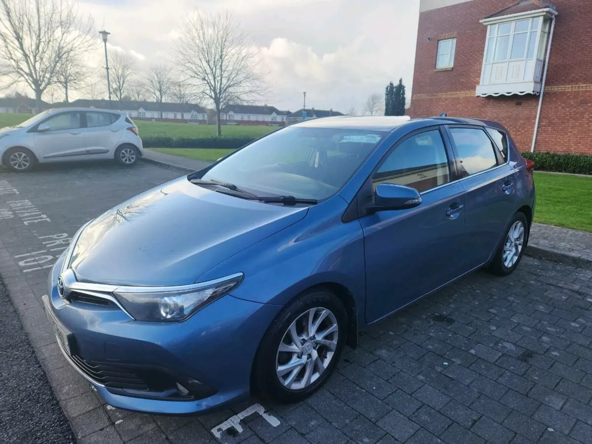 Toyota Auris 1.6 D4D Diesel Business edition - Image 1