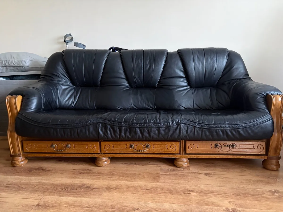 Three seater leather sofa and two leather chairs - Image 2