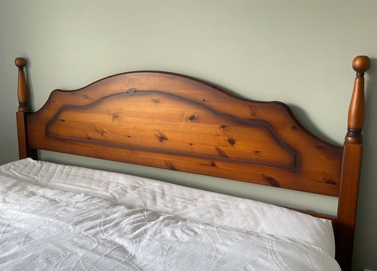 Wooden dressing table, locker & kingsize headb - Image 4