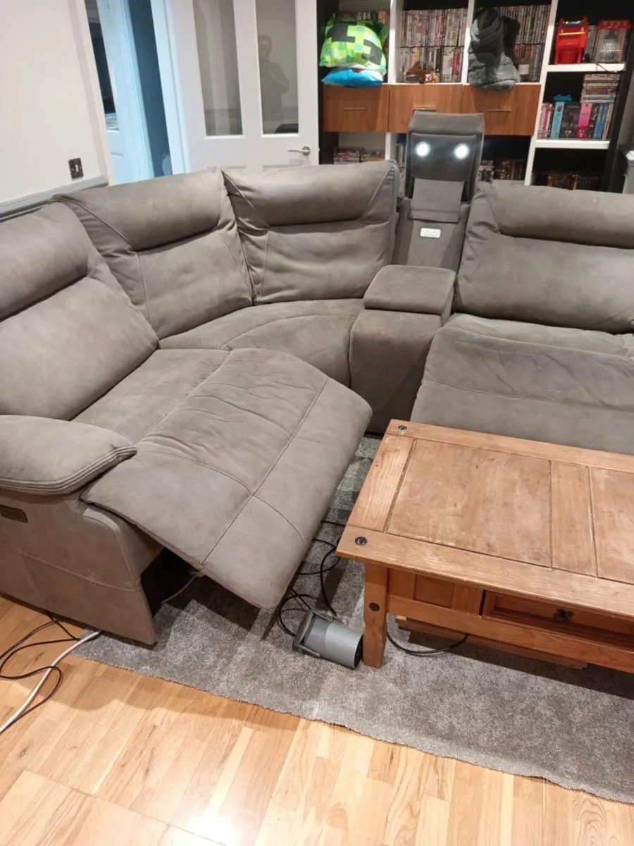 L shaped sofa - Image 1